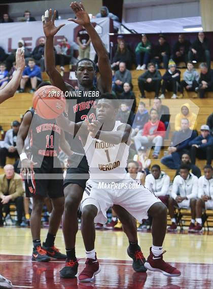 Thumbnail 1 in Webster Groves vs. Mt. Vernon (Spalding Hoophall Classic) photogallery.