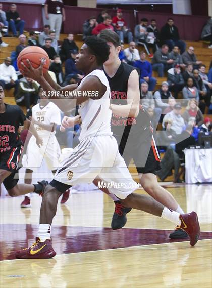 Thumbnail 2 in Webster Groves vs. Mt. Vernon (Spalding Hoophall Classic) photogallery.