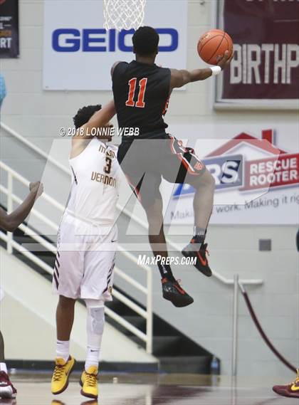 Thumbnail 2 in Webster Groves vs. Mt. Vernon (Spalding Hoophall Classic) photogallery.