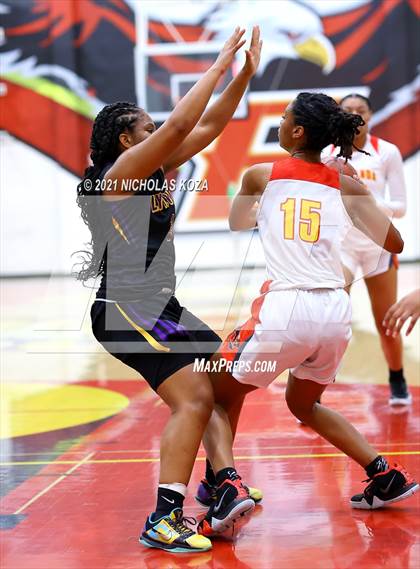 Thumbnail 3 in Lynwood vs. Etiwanda (CIF State 1-AA Regional Final) photogallery.