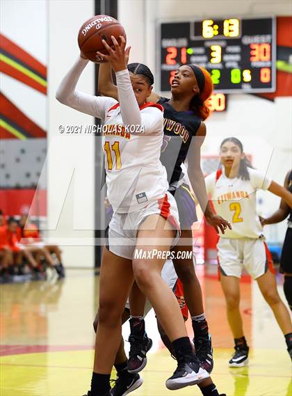Thumbnail 3 in Lynwood vs. Etiwanda (CIF State 1-AA Regional Final) photogallery.