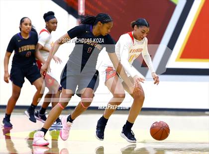 Thumbnail 3 in Lynwood vs. Etiwanda (CIF State 1-AA Regional Final) photogallery.