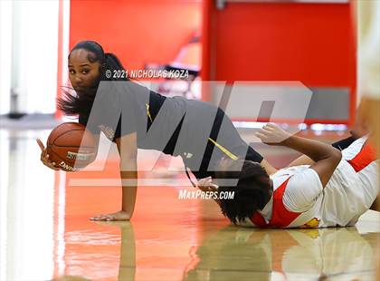 Thumbnail 1 in Lynwood vs. Etiwanda (CIF State 1-AA Regional Final) photogallery.