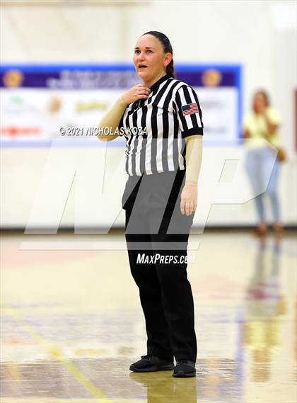 Thumbnail 2 in Lynwood vs. Etiwanda (CIF State 1-AA Regional Final) photogallery.