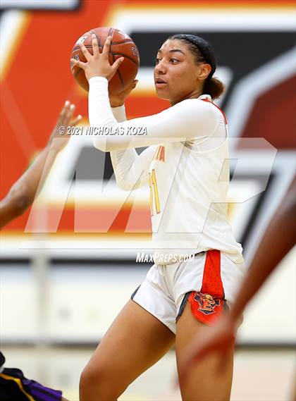 Thumbnail 1 in Lynwood vs. Etiwanda (CIF State 1-AA Regional Final) photogallery.