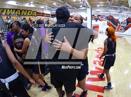 Thumbnail 1 in Lynwood vs. Etiwanda (CIF State 1-AA Regional Final) photogallery.