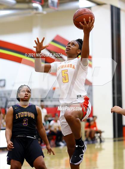Thumbnail 2 in Lynwood vs. Etiwanda (CIF State 1-AA Regional Final) photogallery.
