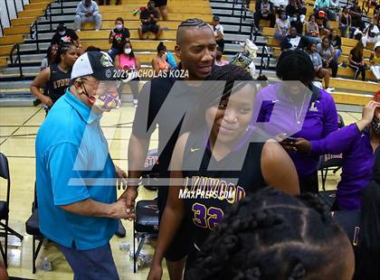 Thumbnail 3 in Lynwood vs. Etiwanda (CIF State 1-AA Regional Final) photogallery.