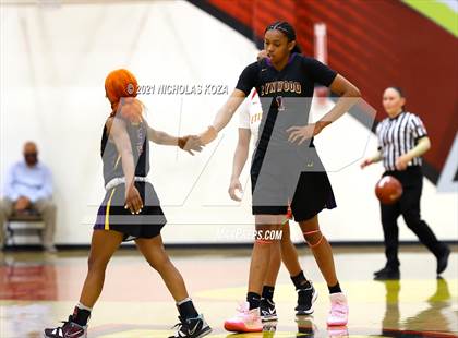 Thumbnail 2 in Lynwood vs. Etiwanda (CIF State 1-AA Regional Final) photogallery.
