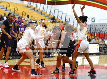 Thumbnail 3 in Lynwood vs. Etiwanda (CIF State 1-AA Regional Final) photogallery.