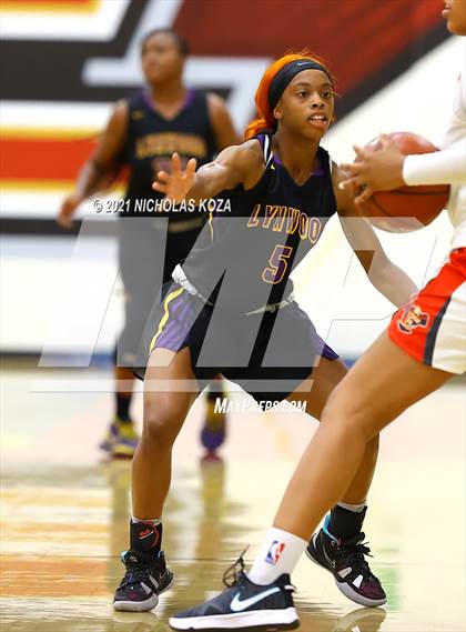 Thumbnail 2 in Lynwood vs. Etiwanda (CIF State 1-AA Regional Final) photogallery.