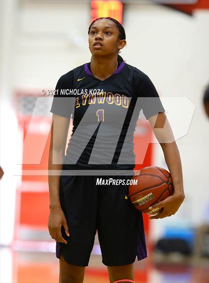 Thumbnail 2 in Lynwood vs. Etiwanda (CIF State 1-AA Regional Final) photogallery.