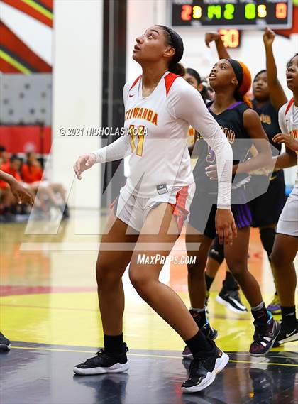 Thumbnail 3 in Lynwood vs. Etiwanda (CIF State 1-AA Regional Final) photogallery.