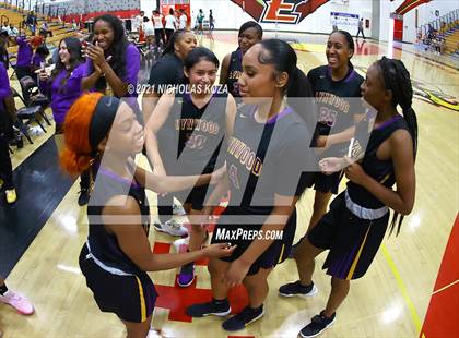 Thumbnail 2 in Lynwood vs. Etiwanda (CIF State 1-AA Regional Final) photogallery.