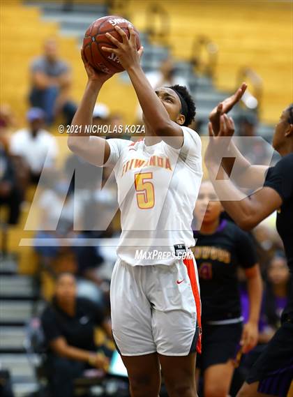 Thumbnail 1 in Lynwood vs. Etiwanda (CIF State 1-AA Regional Final) photogallery.