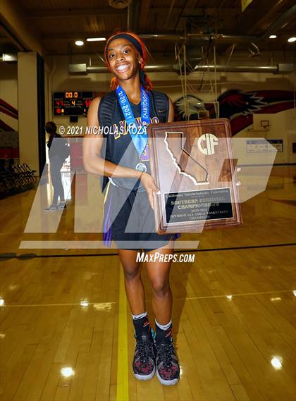 Thumbnail 3 in Lynwood vs. Etiwanda (CIF State 1-AA Regional Final) photogallery.