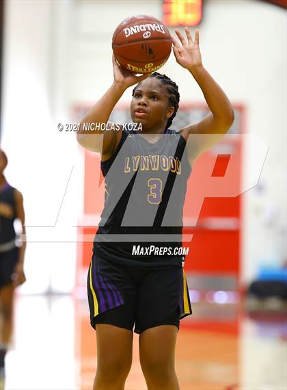 Thumbnail 2 in Lynwood vs. Etiwanda (CIF State 1-AA Regional Final) photogallery.