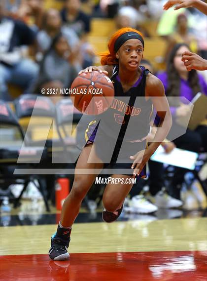 Thumbnail 3 in Lynwood vs. Etiwanda (CIF State 1-AA Regional Final) photogallery.