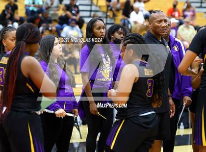 Thumbnail 1 in Lynwood vs. Etiwanda (CIF State 1-AA Regional Final) photogallery.