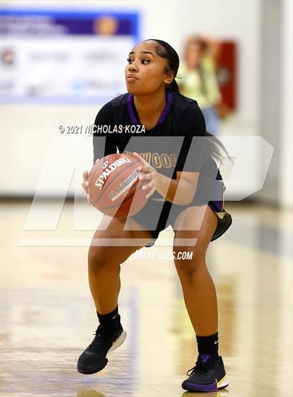 Thumbnail 2 in Lynwood vs. Etiwanda (CIF State 1-AA Regional Final) photogallery.