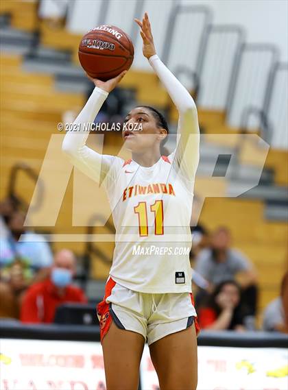 Thumbnail 1 in Lynwood vs. Etiwanda (CIF State 1-AA Regional Final) photogallery.