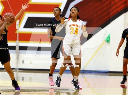 Thumbnail 1 in Lynwood vs. Etiwanda (CIF State 1-AA Regional Final) photogallery.