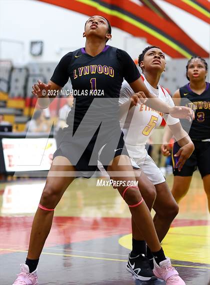 Thumbnail 1 in Lynwood vs. Etiwanda (CIF State 1-AA Regional Final) photogallery.