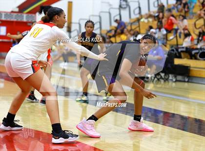 Thumbnail 3 in Lynwood vs. Etiwanda (CIF State 1-AA Regional Final) photogallery.