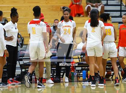 Thumbnail 3 in Lynwood vs. Etiwanda (CIF State 1-AA Regional Final) photogallery.