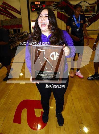 Thumbnail 2 in Lynwood vs. Etiwanda (CIF State 1-AA Regional Final) photogallery.