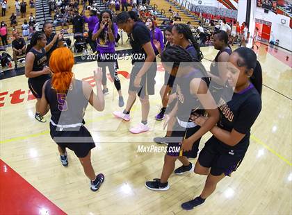 Thumbnail 1 in Lynwood vs. Etiwanda (CIF State 1-AA Regional Final) photogallery.