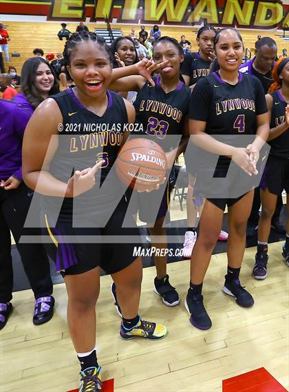 Thumbnail 1 in Lynwood vs. Etiwanda (CIF State 1-AA Regional Final) photogallery.