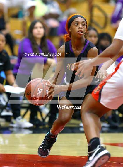 Thumbnail 2 in Lynwood vs. Etiwanda (CIF State 1-AA Regional Final) photogallery.