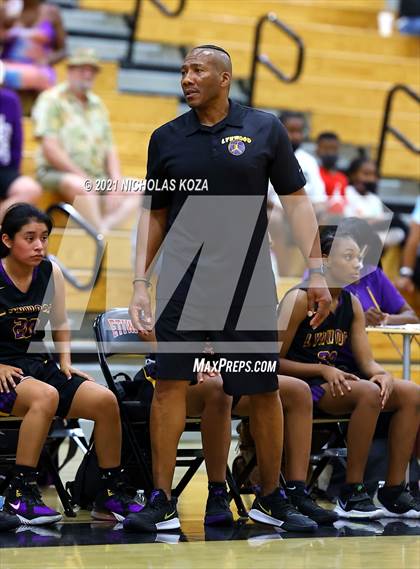 Thumbnail 3 in Lynwood vs. Etiwanda (CIF State 1-AA Regional Final) photogallery.