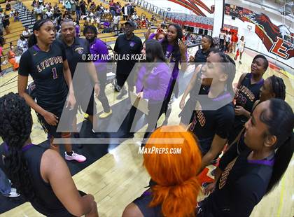 Thumbnail 3 in Lynwood vs. Etiwanda (CIF State 1-AA Regional Final) photogallery.