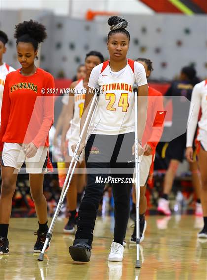 Thumbnail 3 in Lynwood vs. Etiwanda (CIF State 1-AA Regional Final) photogallery.