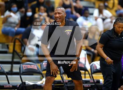 Thumbnail 2 in Lynwood vs. Etiwanda (CIF State 1-AA Regional Final) photogallery.