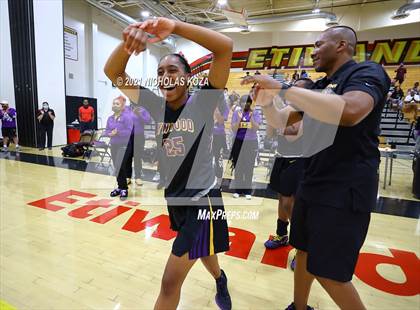 Thumbnail 2 in Lynwood vs. Etiwanda (CIF State 1-AA Regional Final) photogallery.