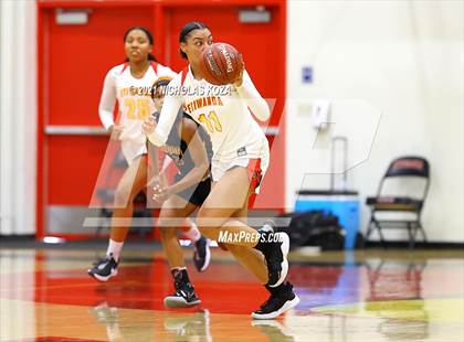 Thumbnail 2 in Lynwood vs. Etiwanda (CIF State 1-AA Regional Final) photogallery.