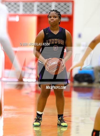 Thumbnail 1 in Lynwood vs. Etiwanda (CIF State 1-AA Regional Final) photogallery.
