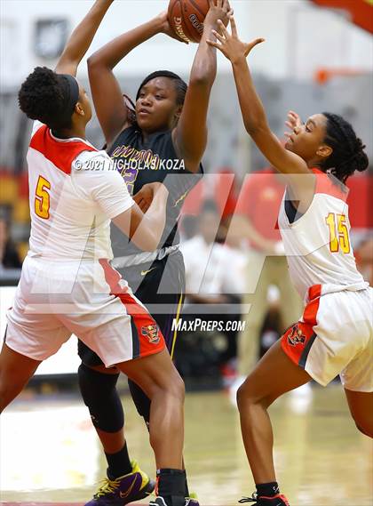 Thumbnail 1 in Lynwood vs. Etiwanda (CIF State 1-AA Regional Final) photogallery.