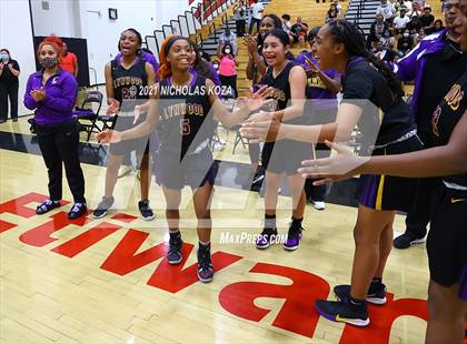 Thumbnail 3 in Lynwood vs. Etiwanda (CIF State 1-AA Regional Final) photogallery.