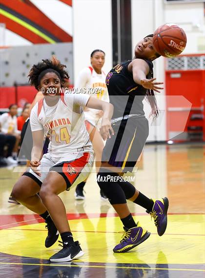 Thumbnail 2 in Lynwood vs. Etiwanda (CIF State 1-AA Regional Final) photogallery.