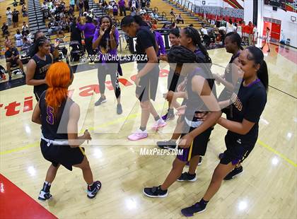 Thumbnail 3 in Lynwood vs. Etiwanda (CIF State 1-AA Regional Final) photogallery.