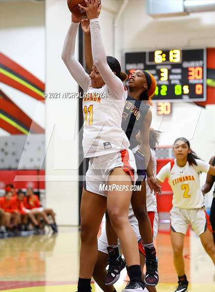 Thumbnail 2 in Lynwood vs. Etiwanda (CIF State 1-AA Regional Final) photogallery.