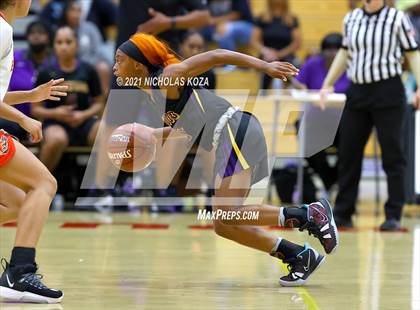 Thumbnail 2 in Lynwood vs. Etiwanda (CIF State 1-AA Regional Final) photogallery.