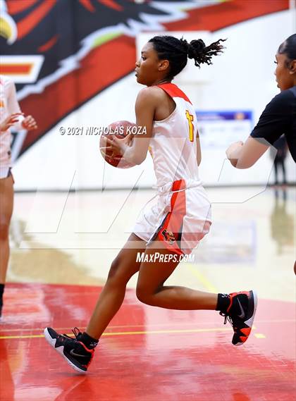 Thumbnail 2 in Lynwood vs. Etiwanda (CIF State 1-AA Regional Final) photogallery.