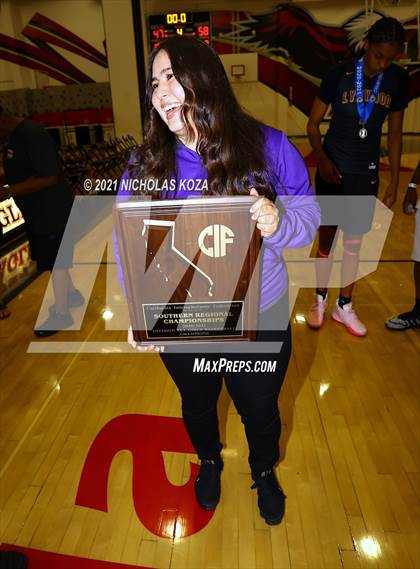 Thumbnail 3 in Lynwood vs. Etiwanda (CIF State 1-AA Regional Final) photogallery.