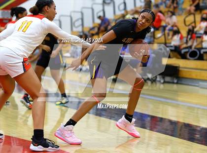 Thumbnail 2 in Lynwood vs. Etiwanda (CIF State 1-AA Regional Final) photogallery.