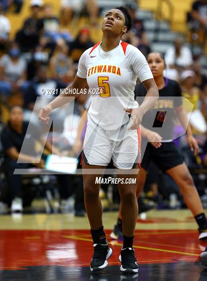 Thumbnail 3 in Lynwood vs. Etiwanda (CIF State 1-AA Regional Final) photogallery.
